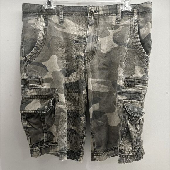 No Boundaries Mens Cargo Shorts 33 Olive Camo Distressed Pockets Utility READ - Picture 1 of 5